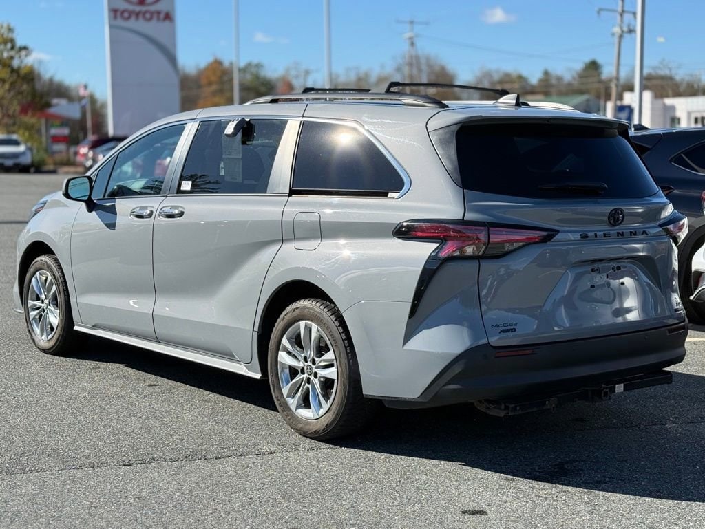 Certified 2022 Toyota Sienna XLE Woodland Edition Van Passenger Van