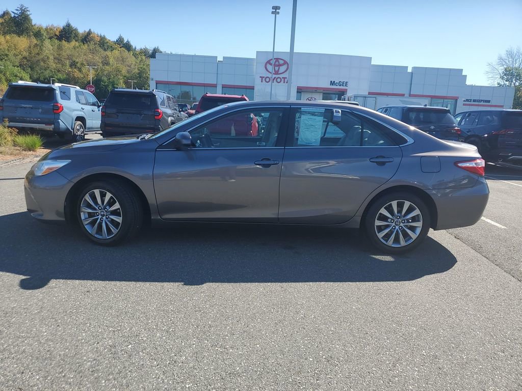 2017 Toyota Camry XLE XSE photo 2
