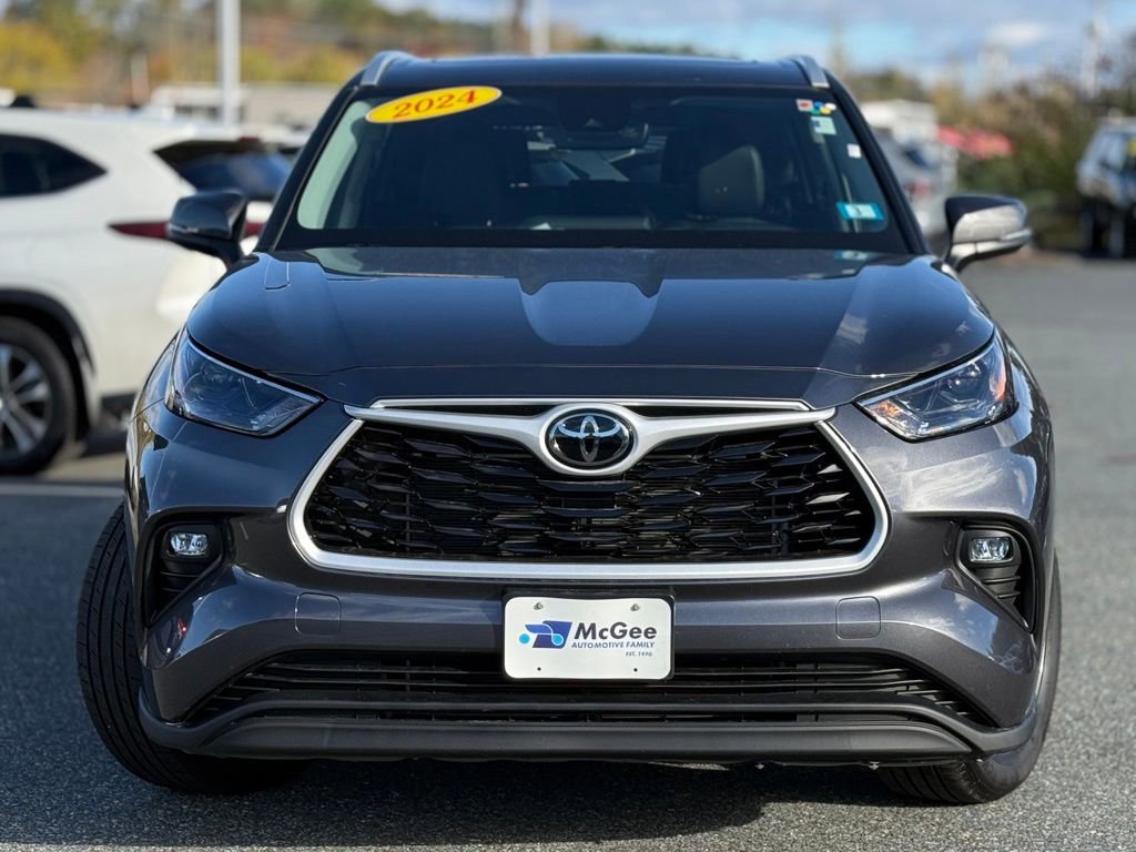 2024 Toyota Highlander LE photo 2