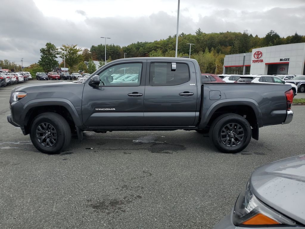 2022 Toyota Tacoma SR5 V6 photo 2