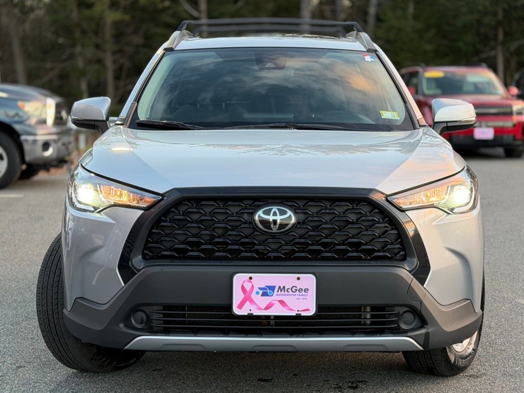 2022 Toyota Corolla Cross LE photo 2