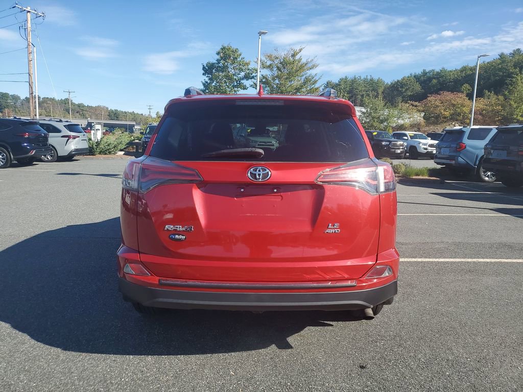 2017 Toyota RAV4 LE photo 4
