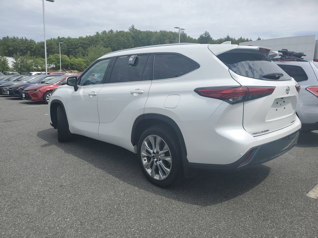 2023 Toyota Highlander Limited photo 3
