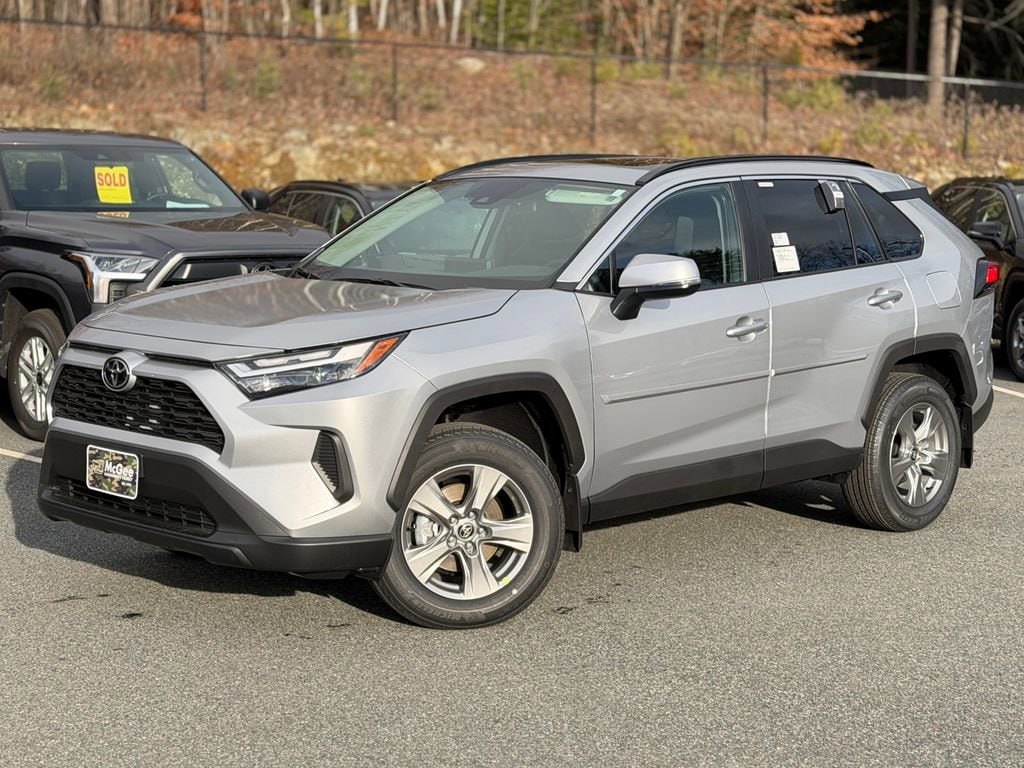 2025 Toyota RAV4 XLE's photo