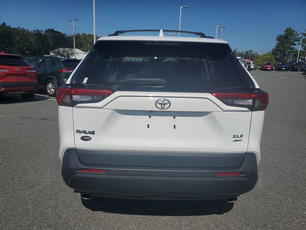 2022 Toyota RAV4 XLE photo 3