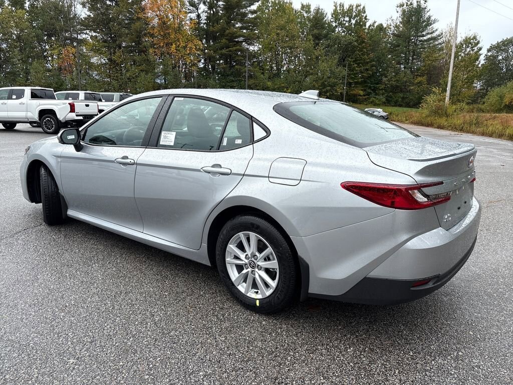 2026 Toyota Camry LE photo 3