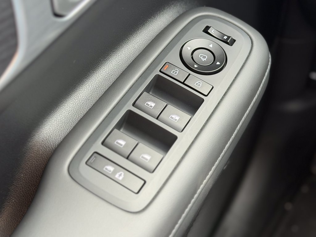2025 Hyundai Santa Fe Limited - Photo 27
