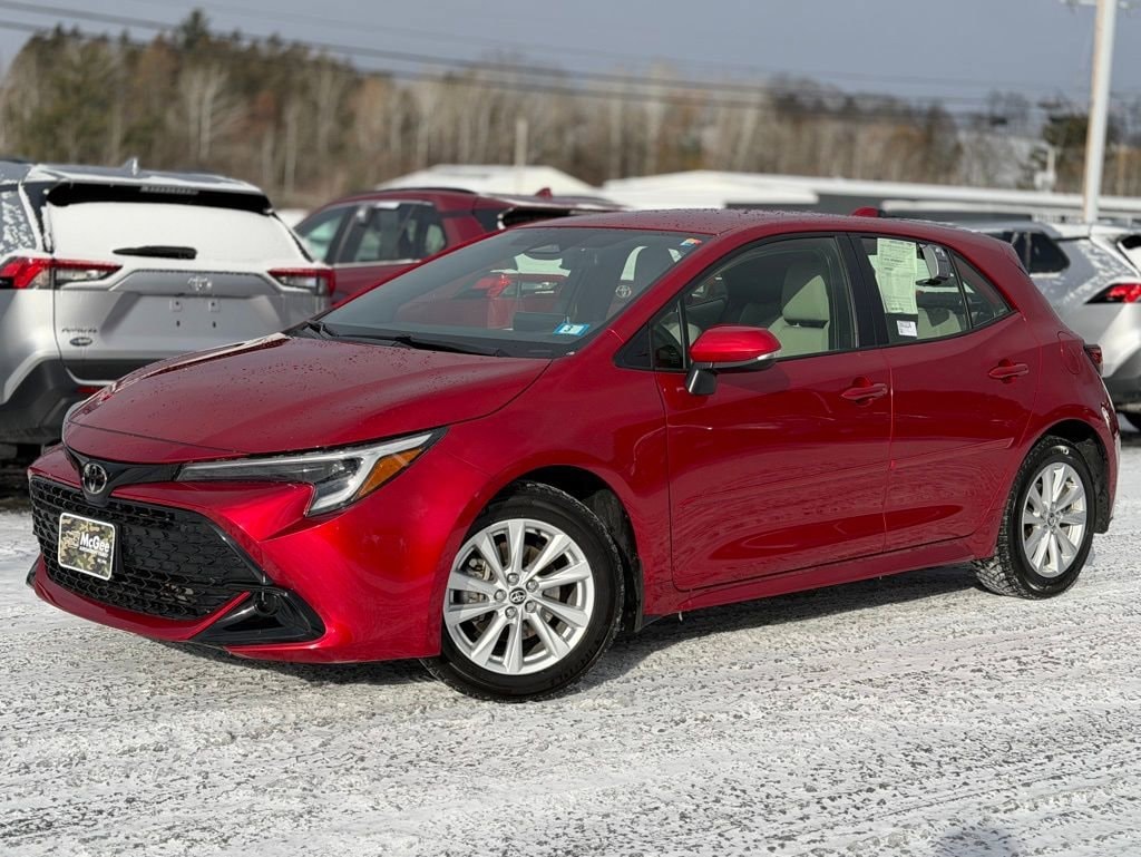 2025 Toyota Corolla Hatchback SE's photo