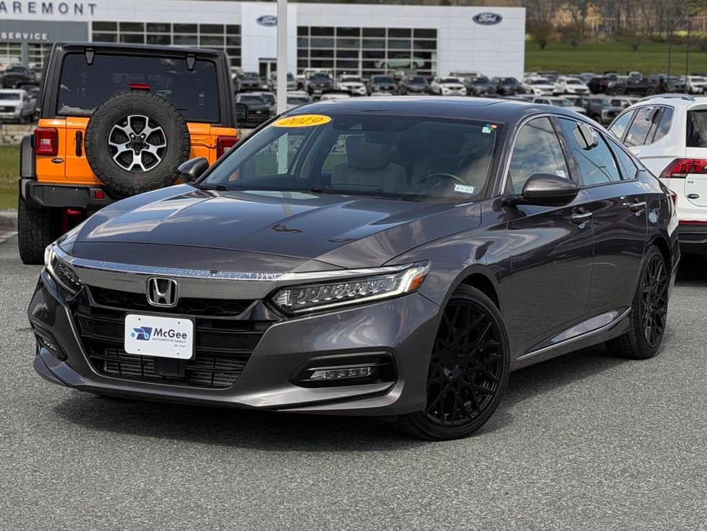 2019 Honda Accord 2.0T Touring Auto's photo