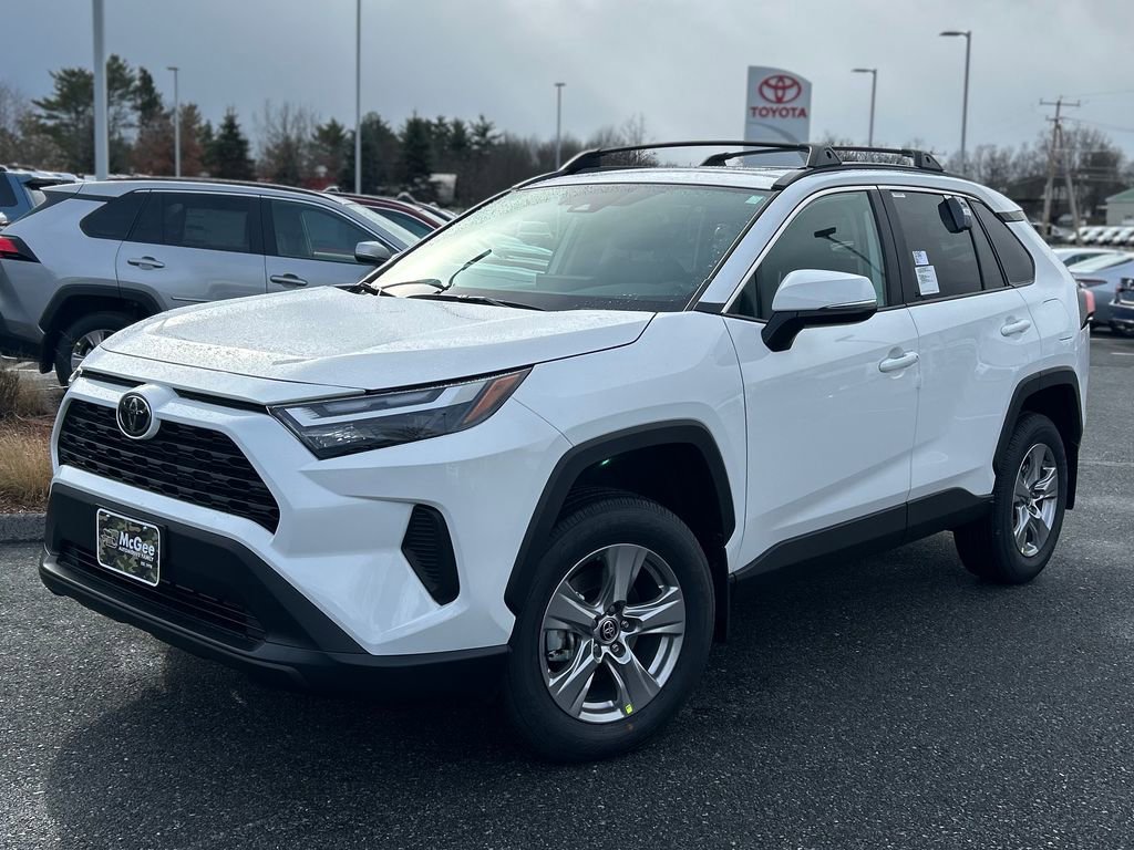 2025 Toyota RAV4 XLE's photo