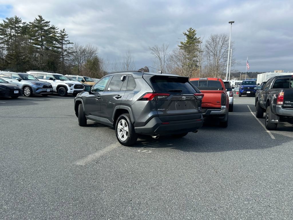 2019 Toyota RAV4 XLE Premium photo 3
