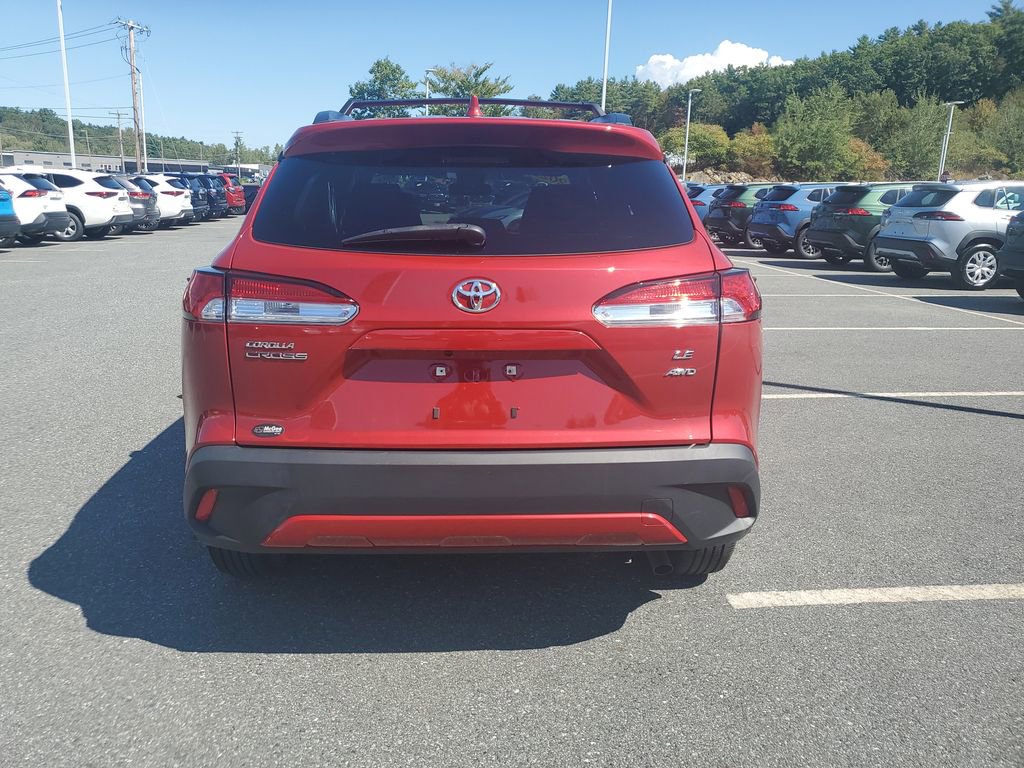 2022 Toyota Corolla Cross LE photo 4