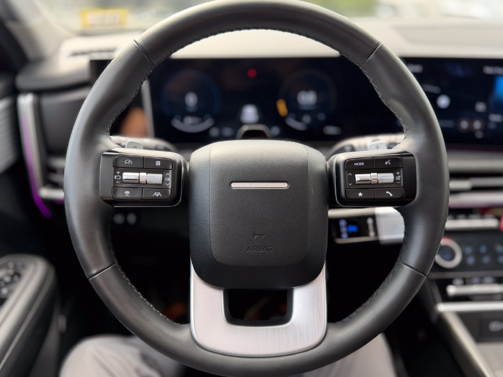 2025 Hyundai Santa Fe Limited - Photo 16