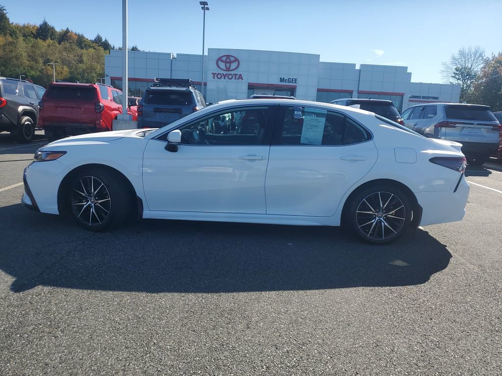 2024 Toyota Camry SE photo 2