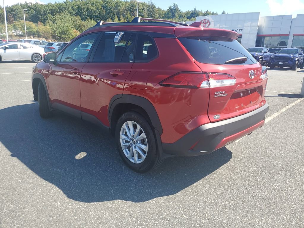 2022 Toyota Corolla Cross LE photo 3