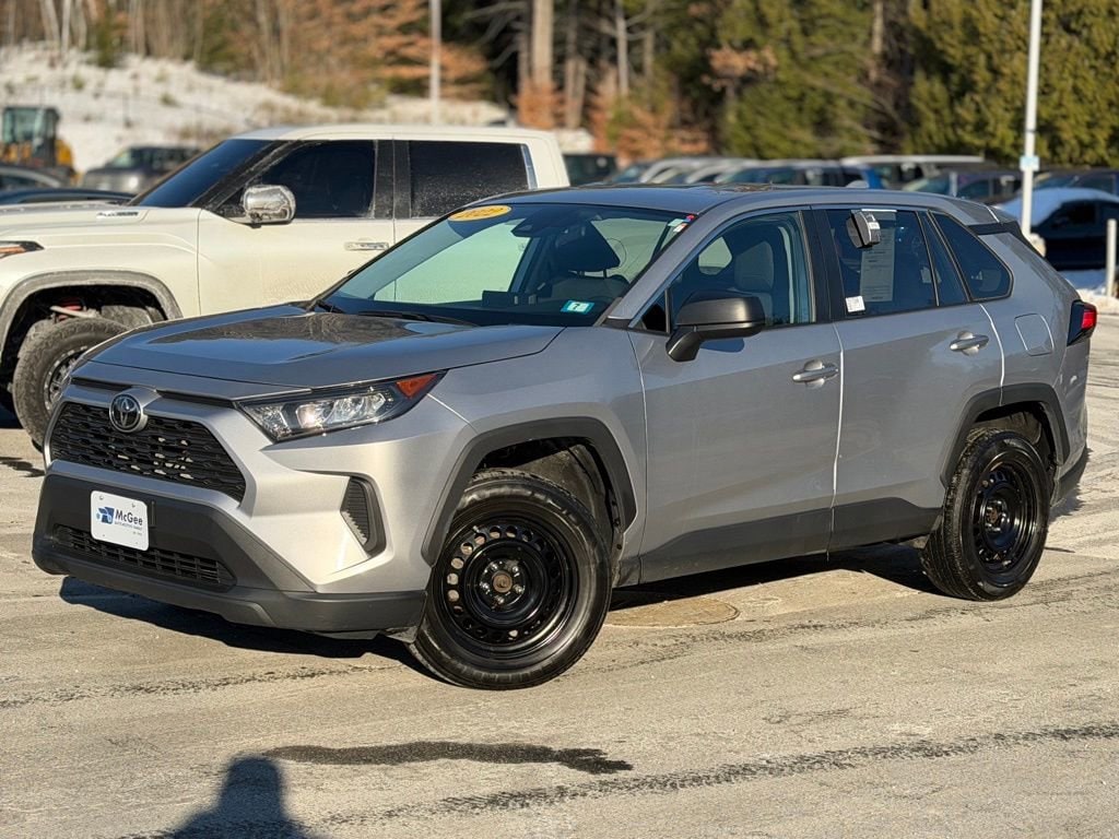 2022 Toyota RAV4 LE's photo