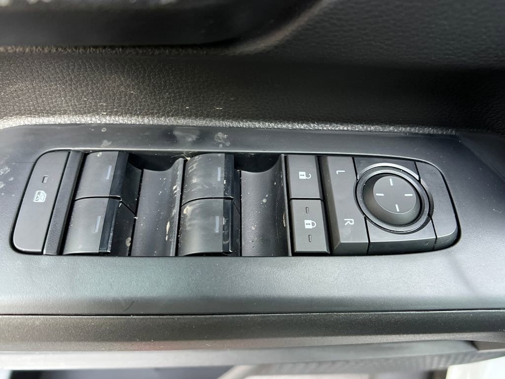 2026 Toyota Tacoma SR5 - Photo 12