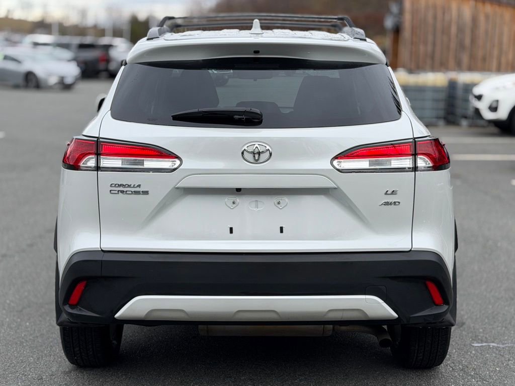 2022 Toyota Corolla Cross LE photo 4