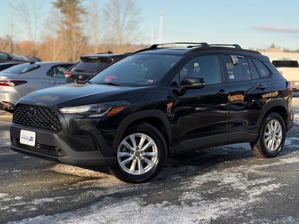 2023 Toyota Corolla Cross LE's photo