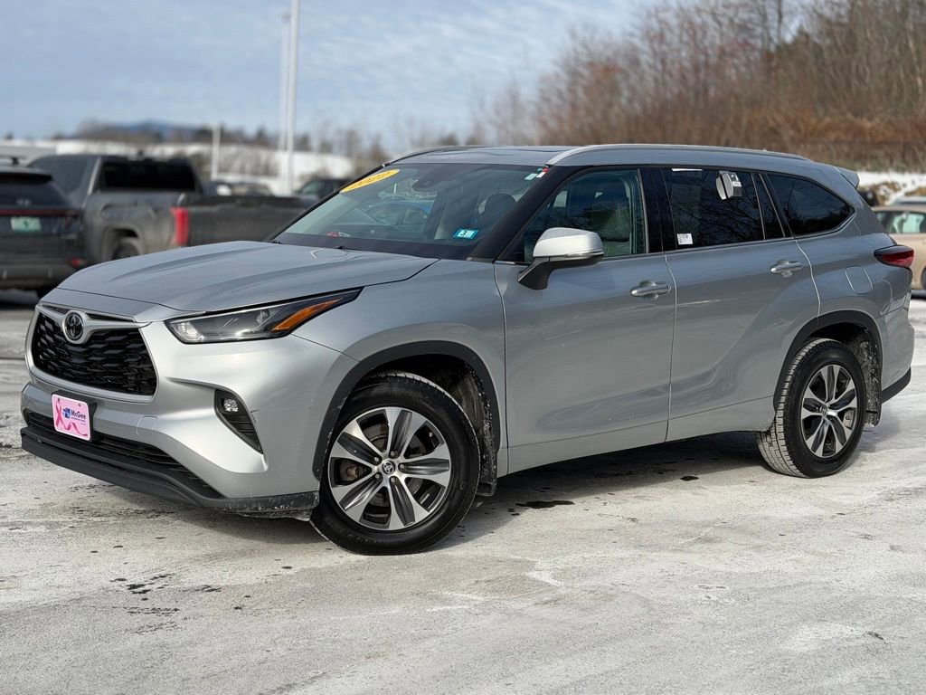 2022 Toyota Highlander XLE's photo