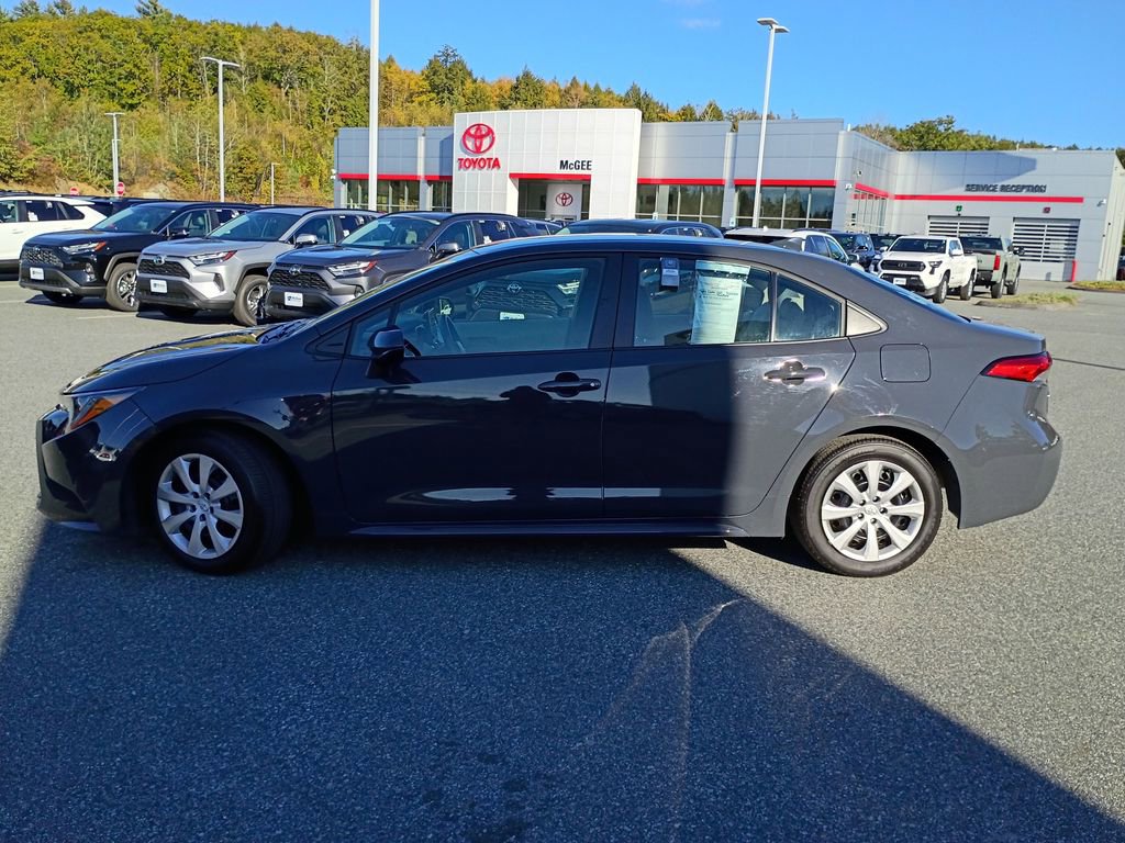 2025 Toyota Corolla LE photo 2