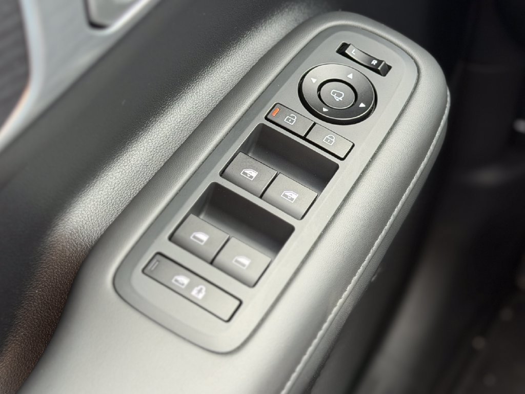 2025 Hyundai Santa Fe Limited - Photo 27