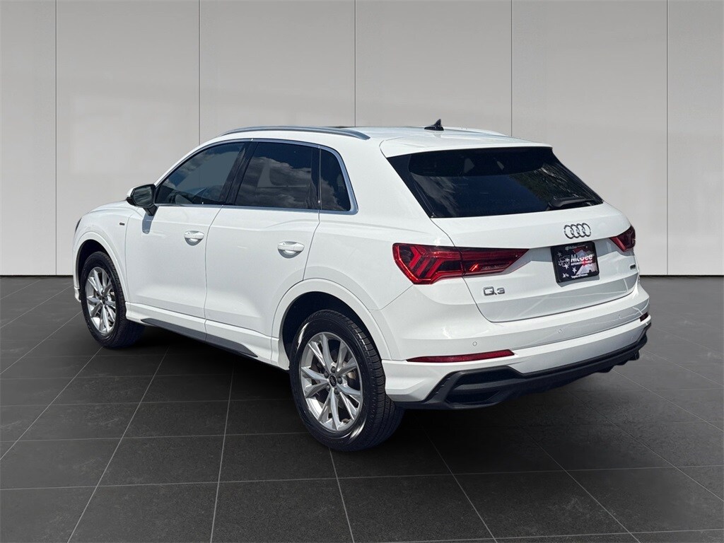 2023 Audi Q3 45 TFSI S line Premium photo 3