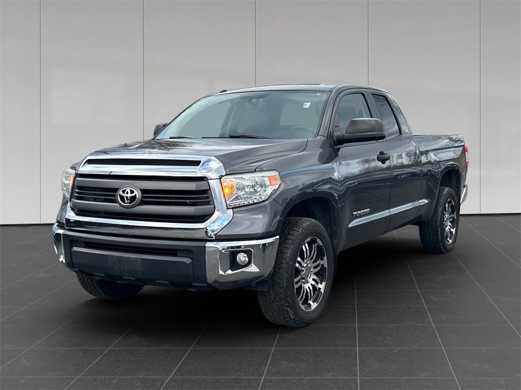 2015 Toyota Tundra SR5's photo