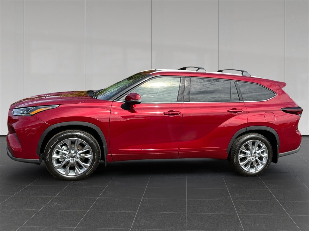 2025 Toyota Highlander Limited photo 2
