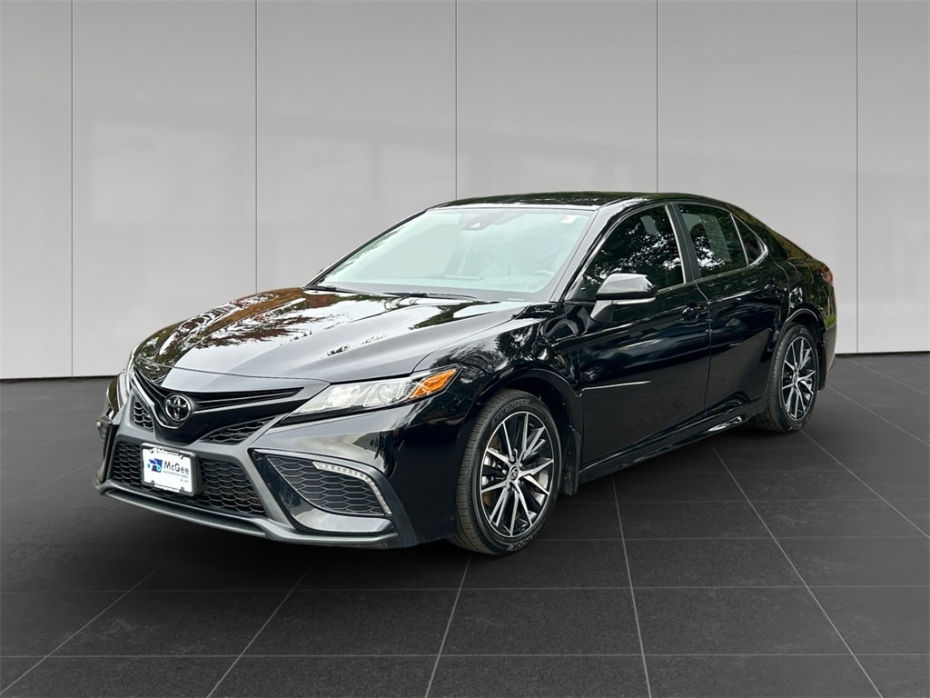 Used 2023 Toyota Camry SE Sedan