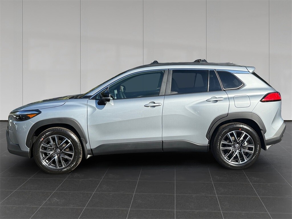 2026 Toyota Corolla Cross XLE photo 2