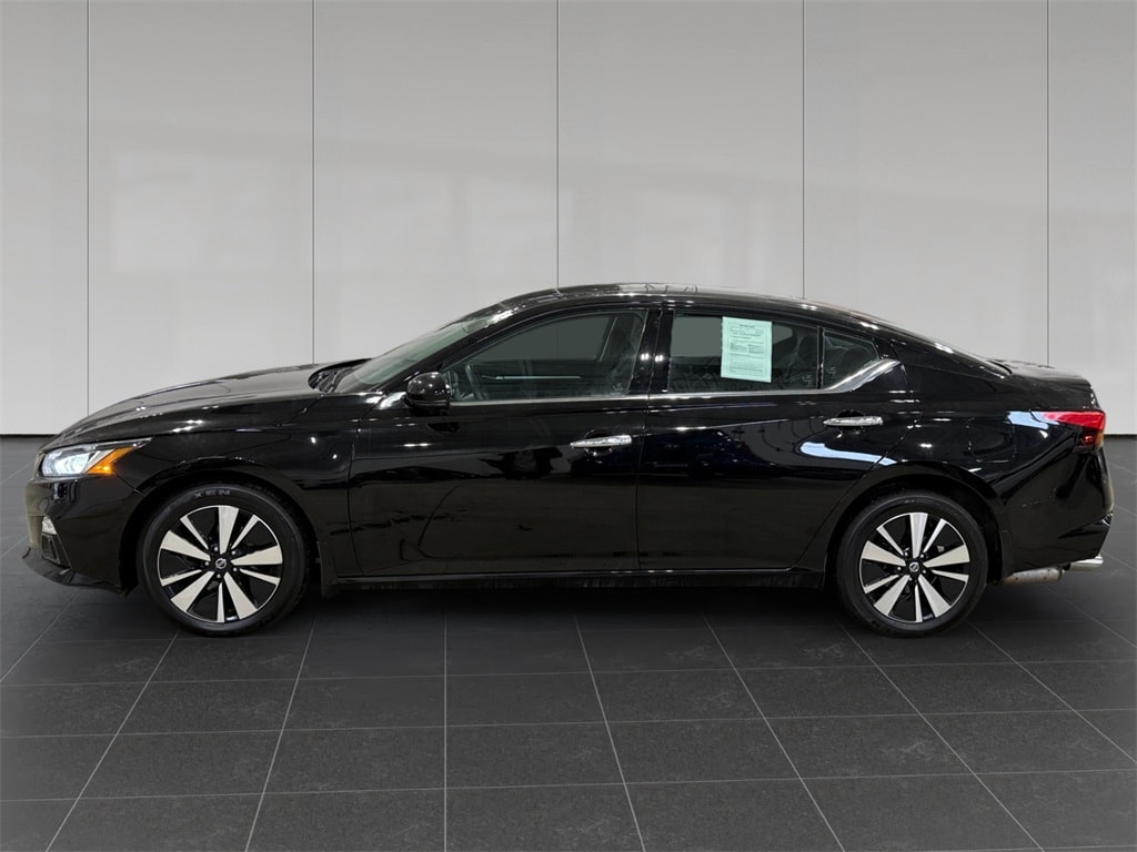 Used 2020 Nissan Altima SV with VIN 1N4BL4DW2LC255683 for sale in Putnam, CT