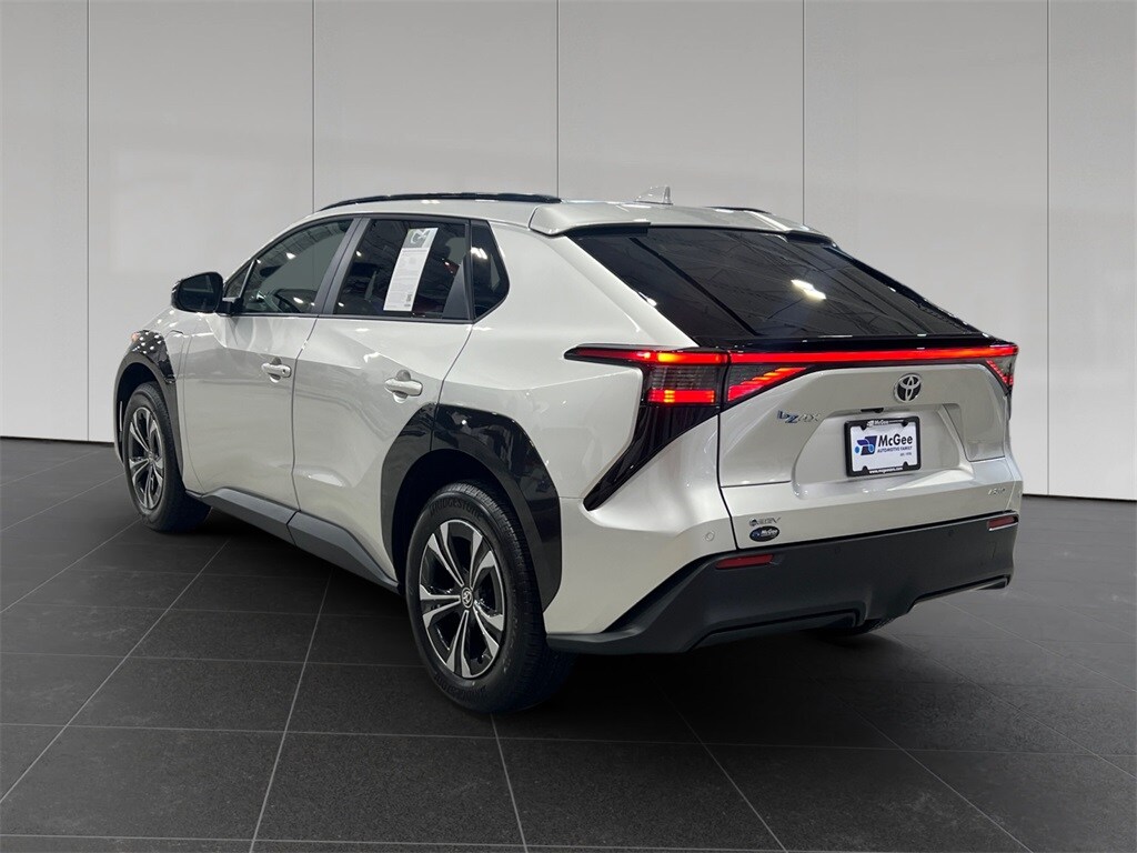 2025 Toyota bZ4X XLE photo 3