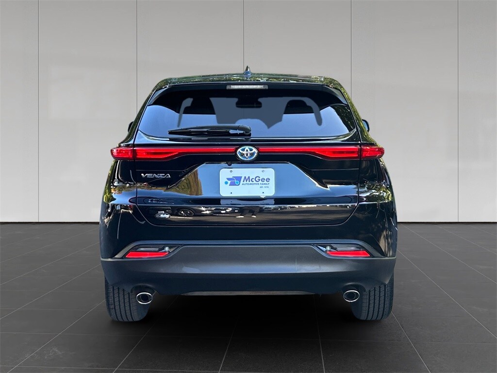 2023 Toyota Venza LE photo 4