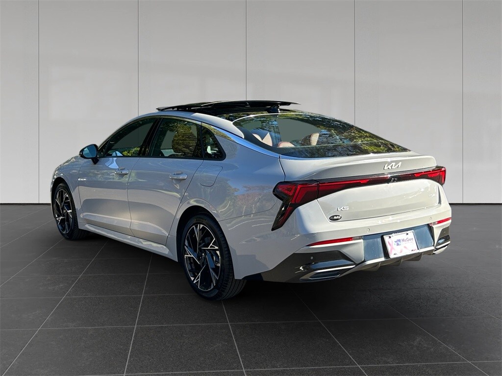 2025 Kia K5 GT-Line photo 3