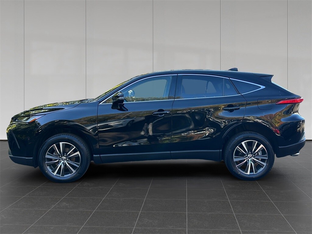 2023 Toyota Venza LE photo 2
