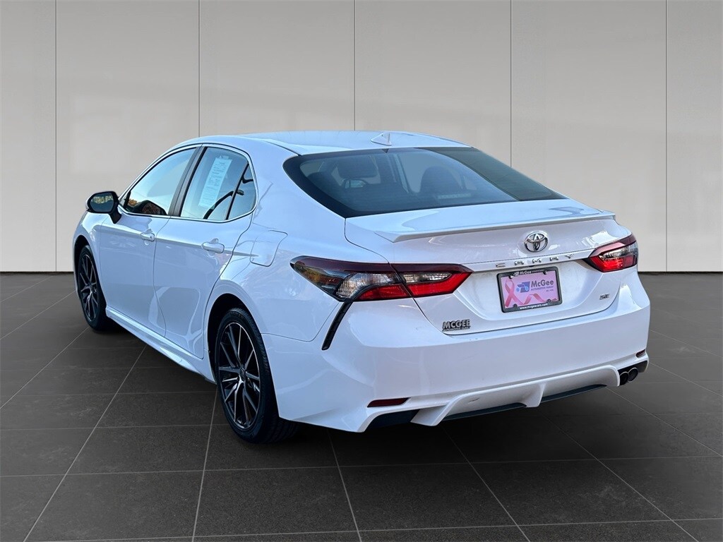 2022 Toyota Camry SE photo 3