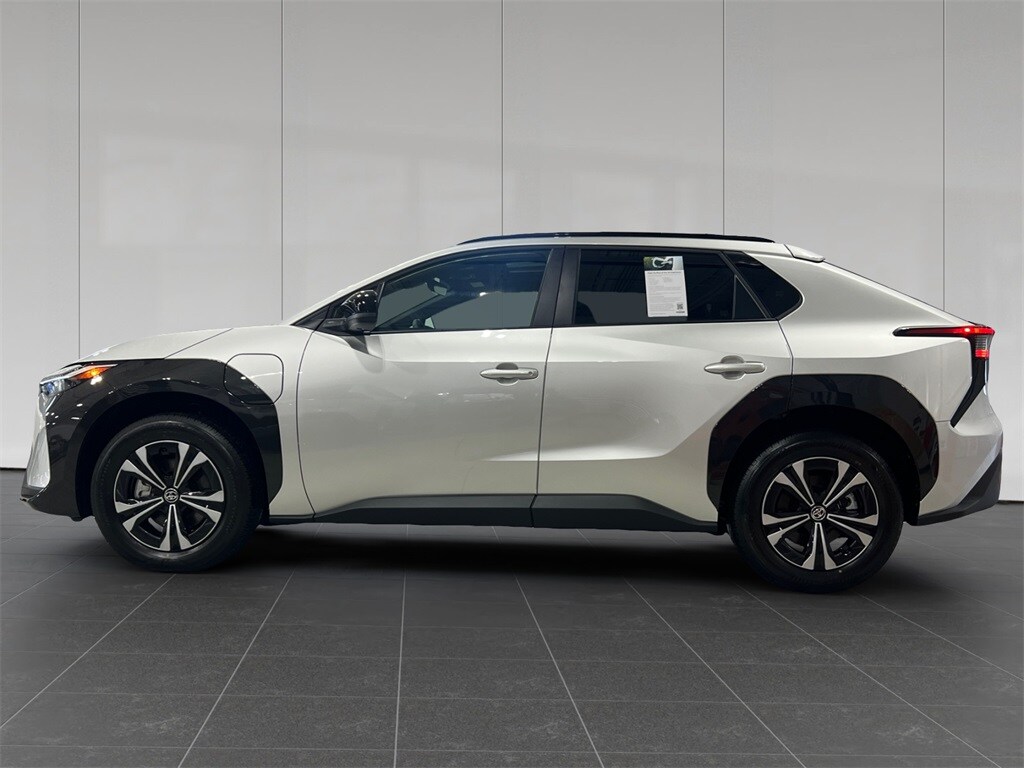 2025 Toyota bZ4X XLE photo 2