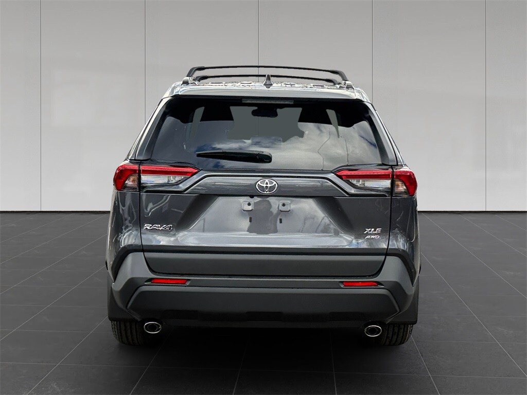 2025 Toyota RAV4 XLE photo 4