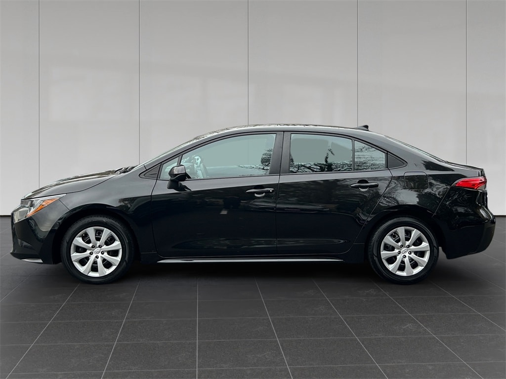 Used 2022 Toyota Corolla LE Sedan