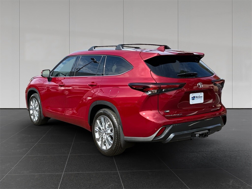 2025 Toyota Highlander Limited photo 3