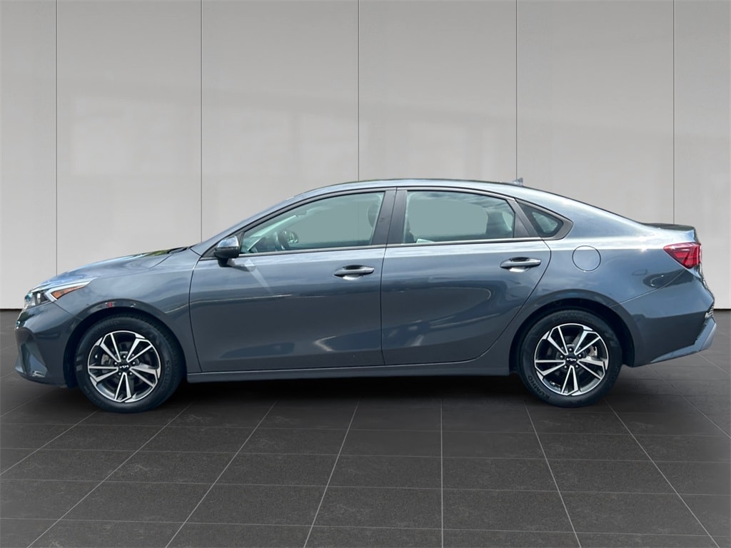 Used 2022 Kia FORTE LXS with VIN 3KPF24AD0NE495179 for sale in Putnam, CT