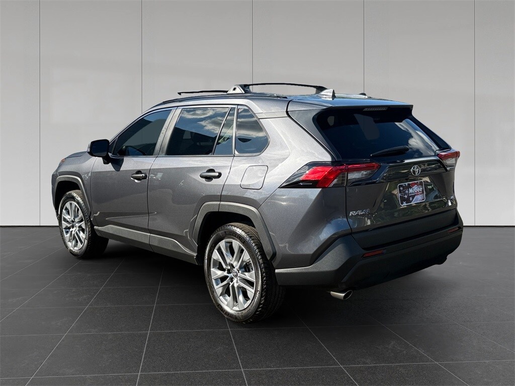 2024 Toyota RAV4 XLE Premium photo 3
