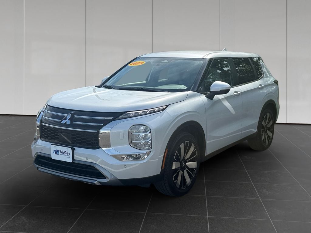 2025 Mitsubishi Outlander SE S-AWC's photo