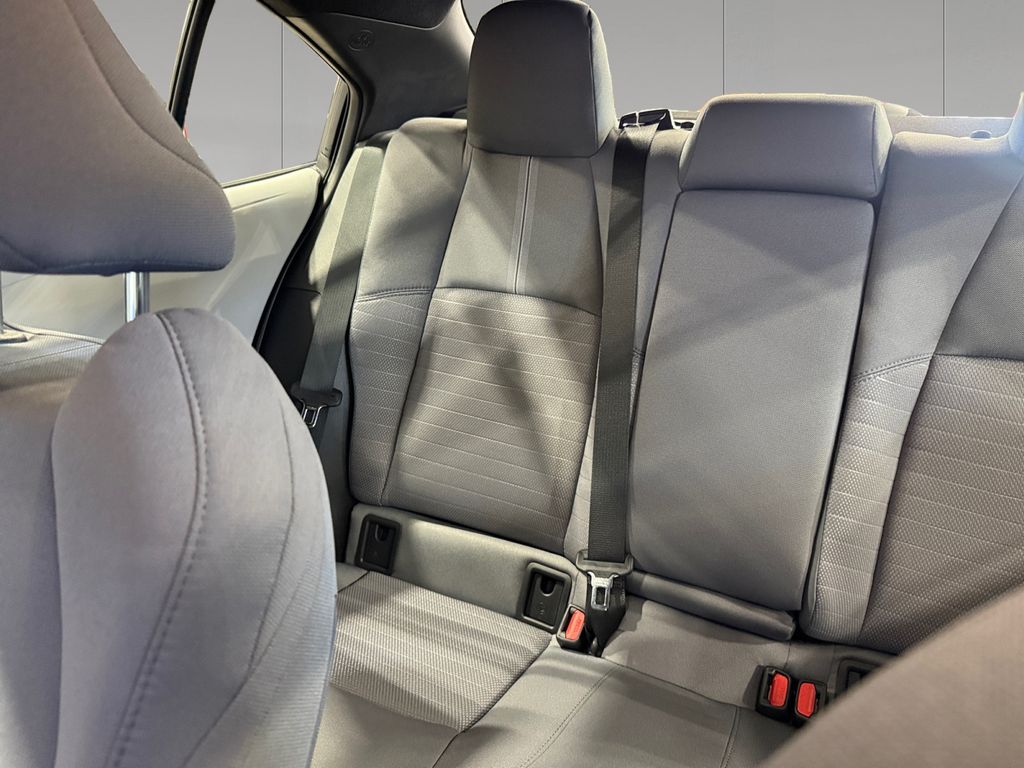 2026 Toyota Corolla SE - Photo 16