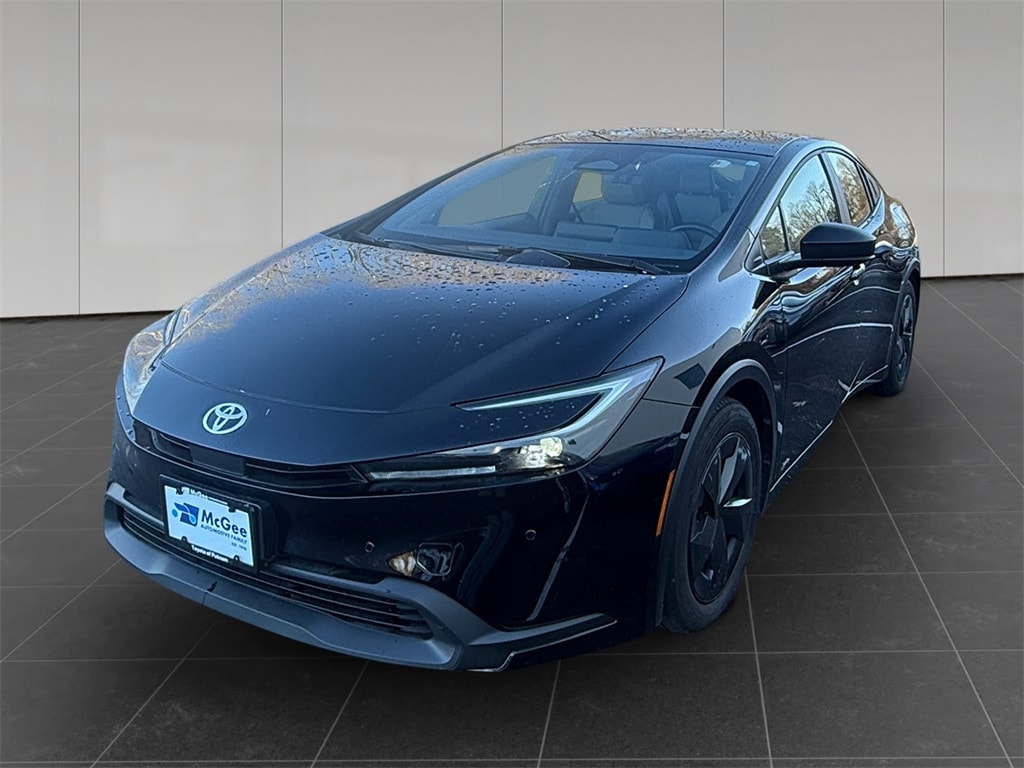 2024 Toyota Prius LE's photo