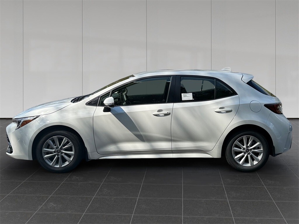 2025 Toyota Corolla SE photo 2