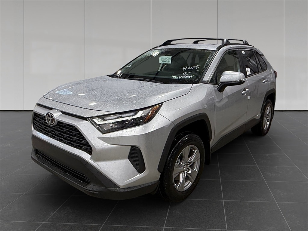 2025 Toyota RAV4 XLE's photo
