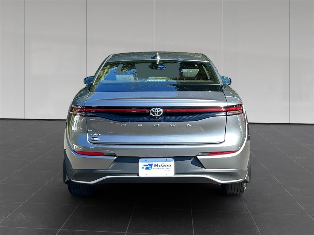 2023 Toyota Crown XLE photo 4