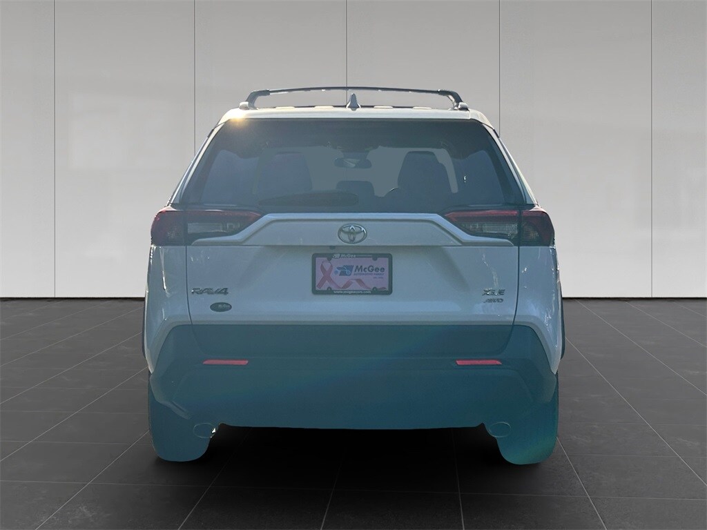 2024 Toyota RAV4 XLE photo 3
